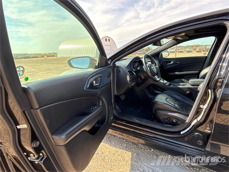 Chrysler 200 Kistehergépjárművek