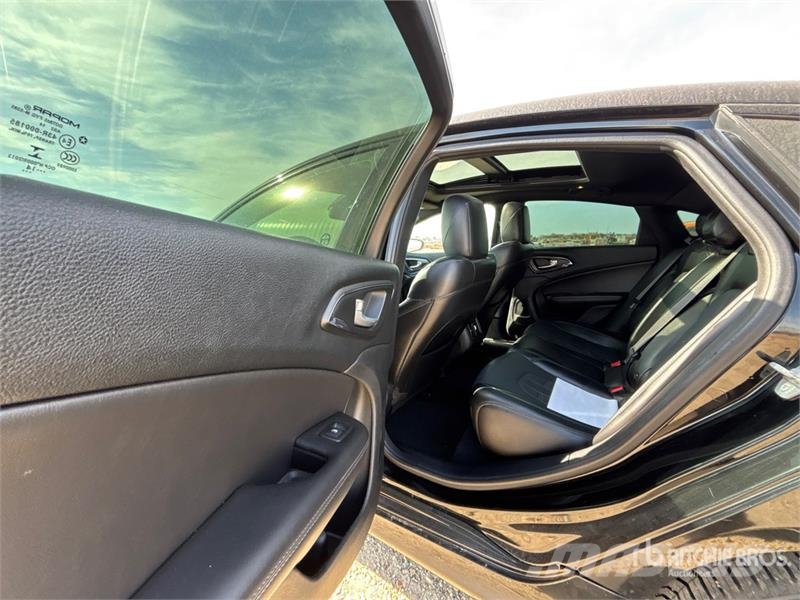 Chrysler 200 Kistehergépjárművek
