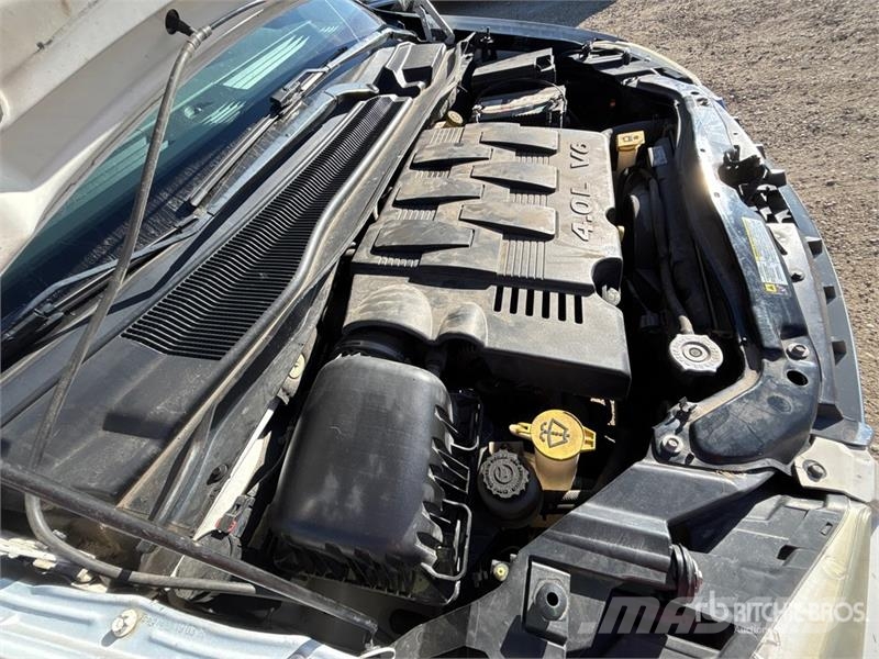 Chrysler Town & Country Touring Minivan Otomobiller