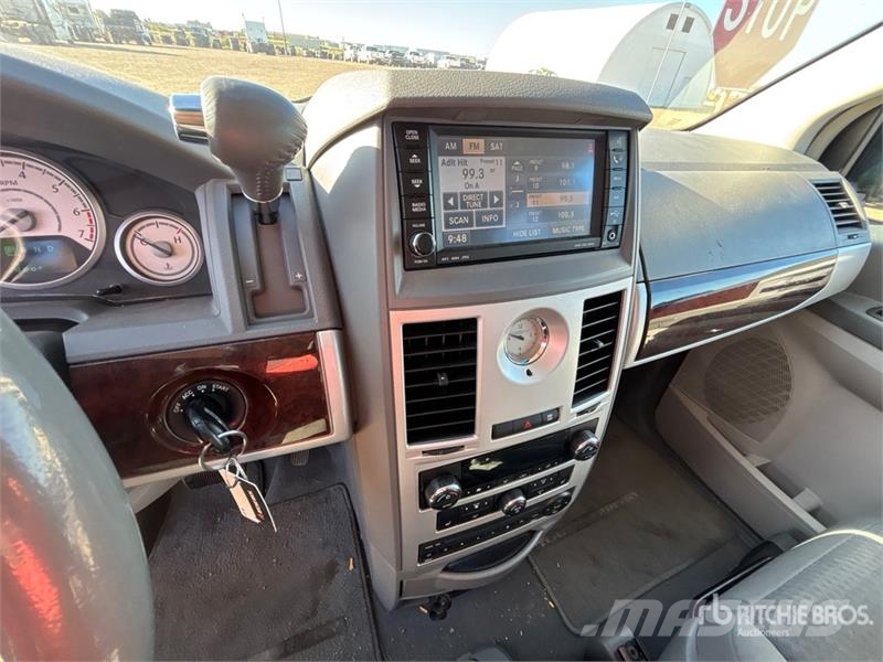 Chrysler Town & Country Touring Minivan Otomobiller