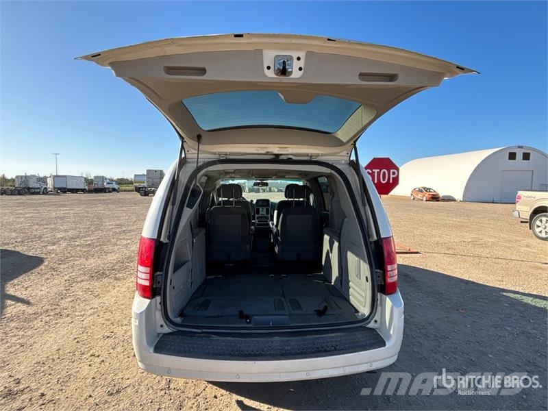 Chrysler Town & Country Touring Minivan Otomobiller