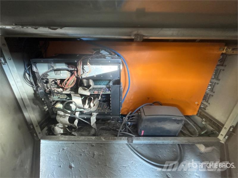  Cincinnati Incorporated CL-707 5X10 Laser Cutting  معدات البناء - غير ذلك