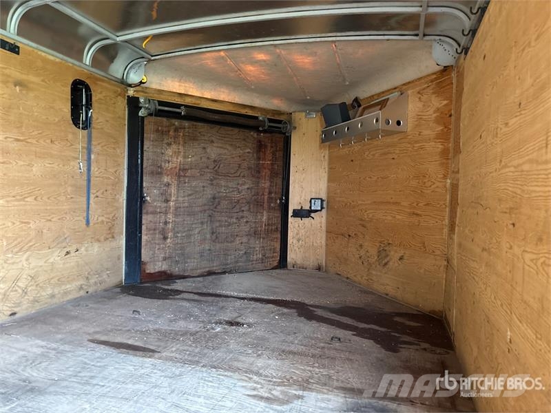 CJay 28 ft T/A V-Nose Enclosed Trailer Gesloten opbouw trailers