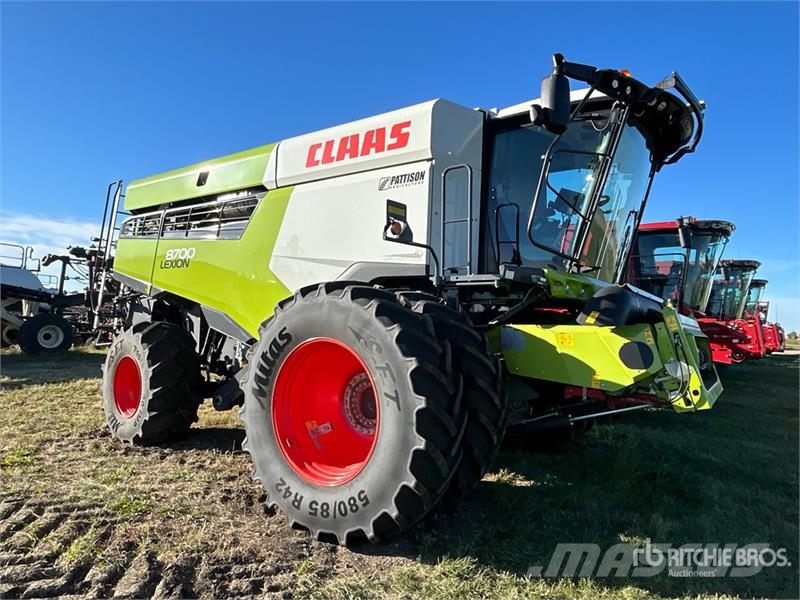 CLAAS 8700 Combine Harvester Mietitrebbiatrici