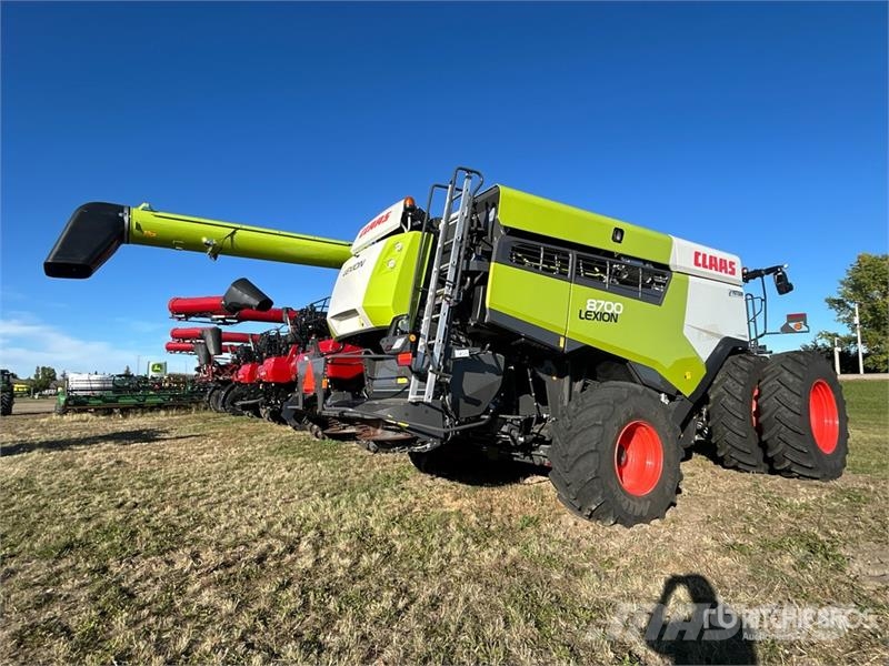 CLAAS 8700 Combine Harvester Mietitrebbiatrici