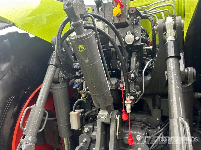 CLAAS Axion 880 4WD Tractor Tractors