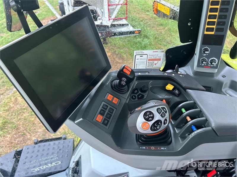 CLAAS Axion 880 4WD Tractor Tractors