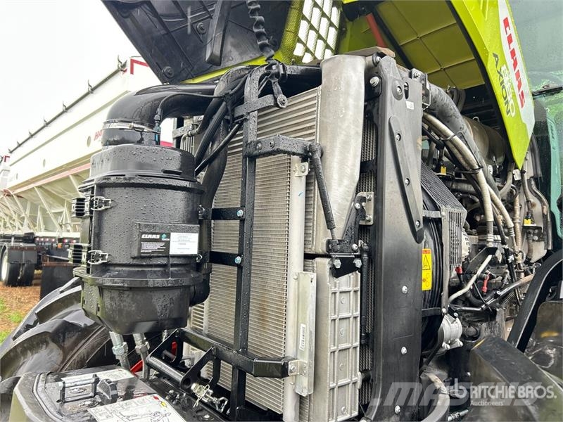 CLAAS Axion 880 4WD Tractor Tractors