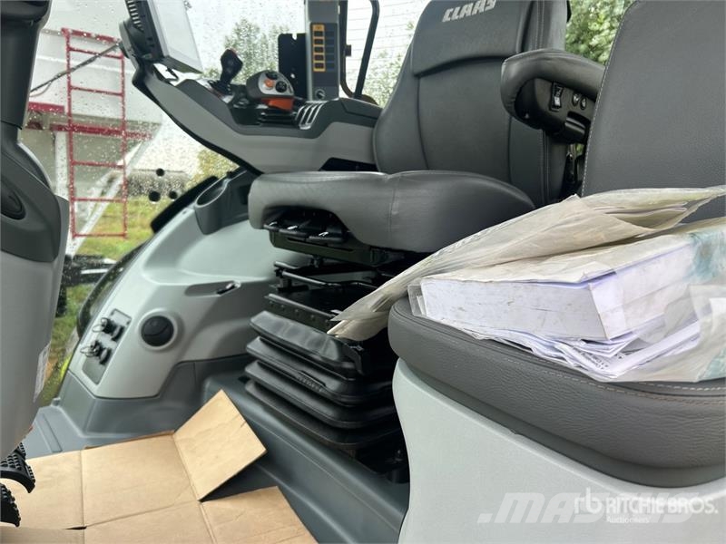 CLAAS Axion 880 4WD Tractor Tractors