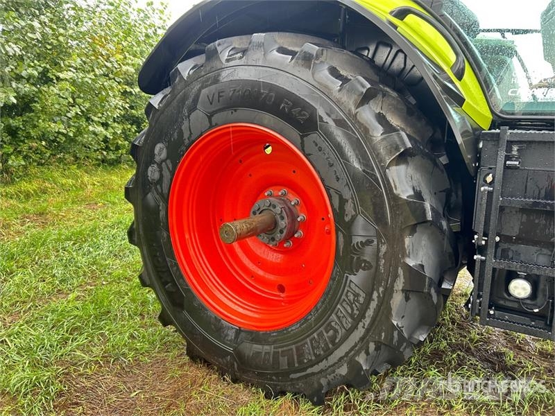 CLAAS Axion 880 4WD Tractor Tractors
