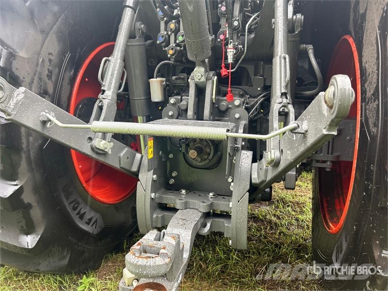 CLAAS Axion 880 4WD Tractor Tractors
