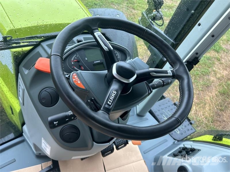 CLAAS Axion 880 4WD Tractor Tractors