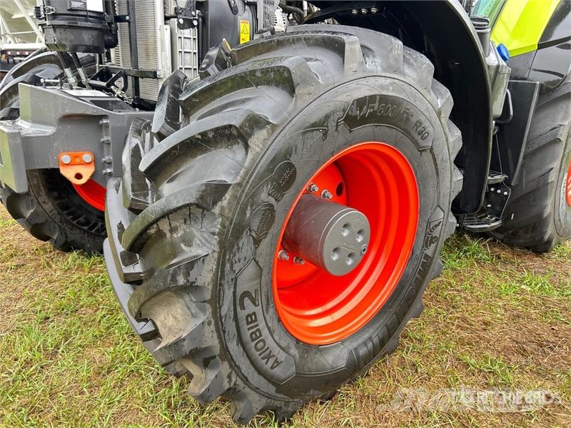 CLAAS Axion 880 4WD Tractor Tractors