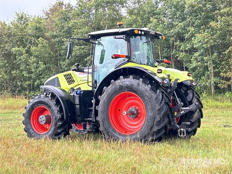 CLAAS Axion 880 4WD Tractor Tractors