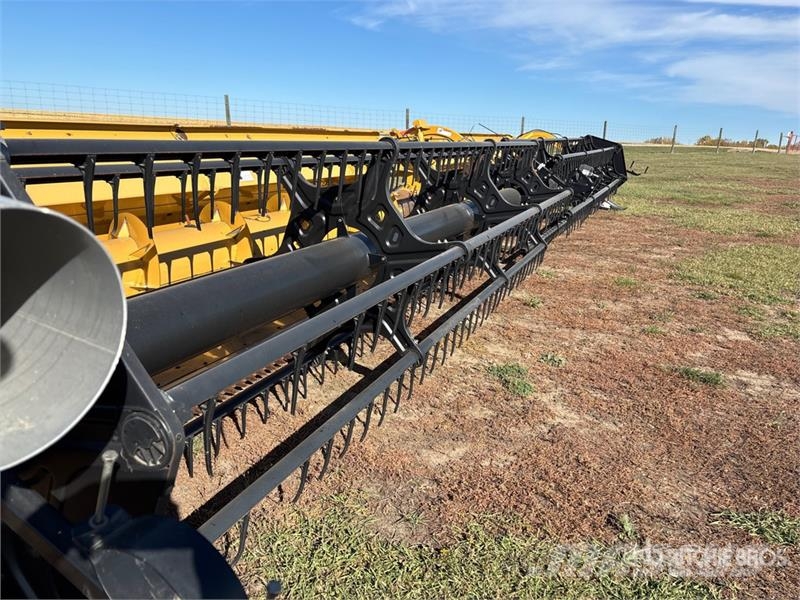 CLAAS MaxFlex 1050 35 ft Flex Combine Header Combine harvester heads