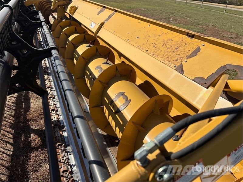 CLAAS MaxFlex 1050 35 ft Flex Combine Header Combine harvester heads