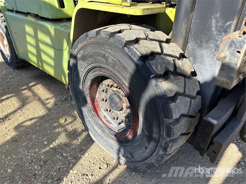 Clark C500 9100 lb Pneumatic Tire Forklift Gaffeltrucker - Annet
