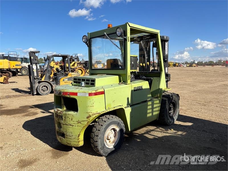 Clark C500 9100 lb Pneumatic Tire Forklift Gaffeltrucker - Annet