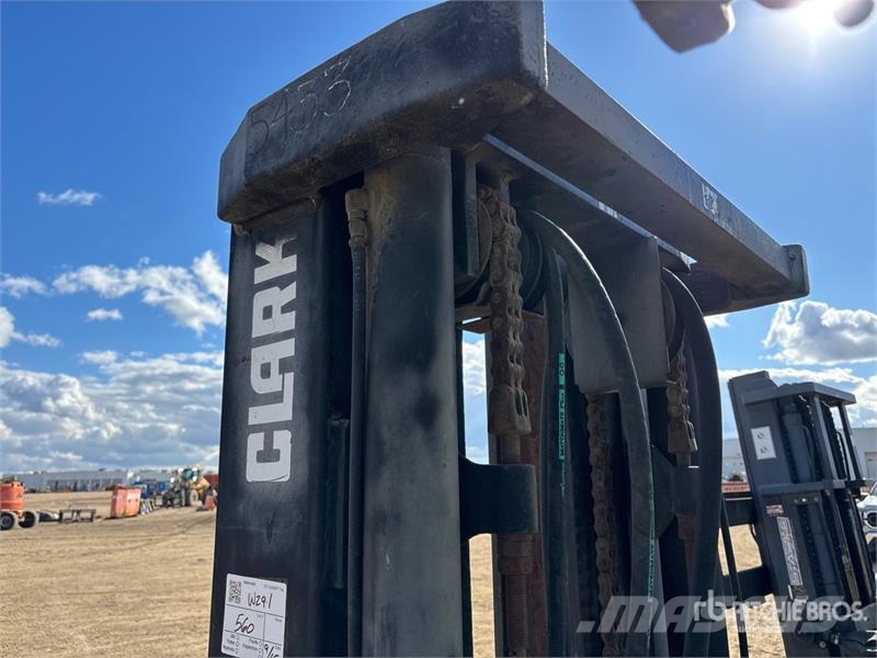 Clark C500 9100 lb Pneumatic Tire Forklift Gaffeltrucker - Annet