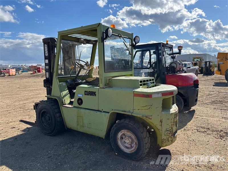 Clark C500 9100 lb Pneumatic Tire Forklift Gaffeltrucker - Annet