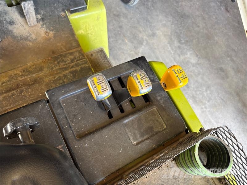 Clark GPX20E 3325 lb Pneumatic Tire Forklift Інше