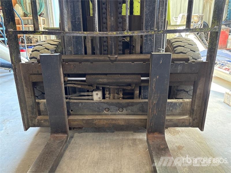 Clark GPX20E 3325 lb Pneumatic Tire Forklift Інше