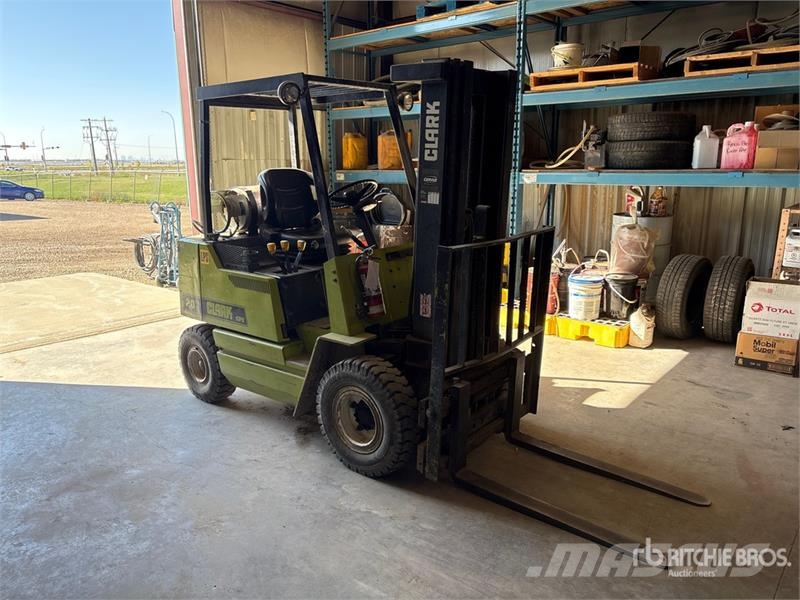Clark GPX20E 3325 lb Pneumatic Tire Forklift Інше