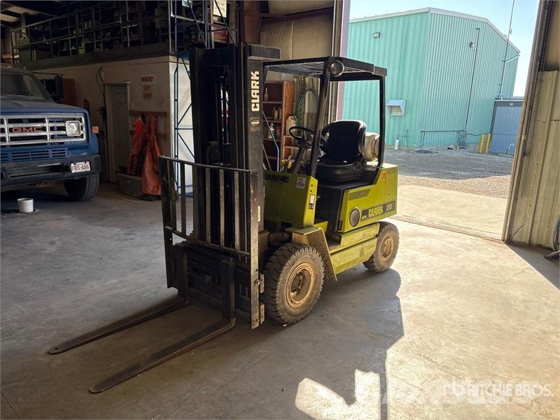 Clark GPX20E 3325 lb Pneumatic Tire Forklift Інше