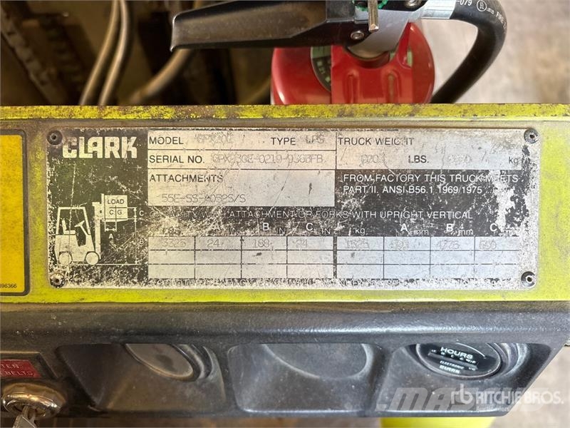 Clark GPX20E 3325 lb Pneumatic Tire Forklift Інше