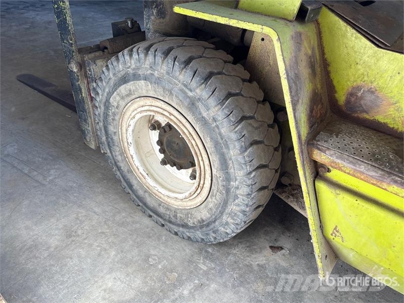 Clark GPX20E 3325 lb Pneumatic Tire Forklift Інше
