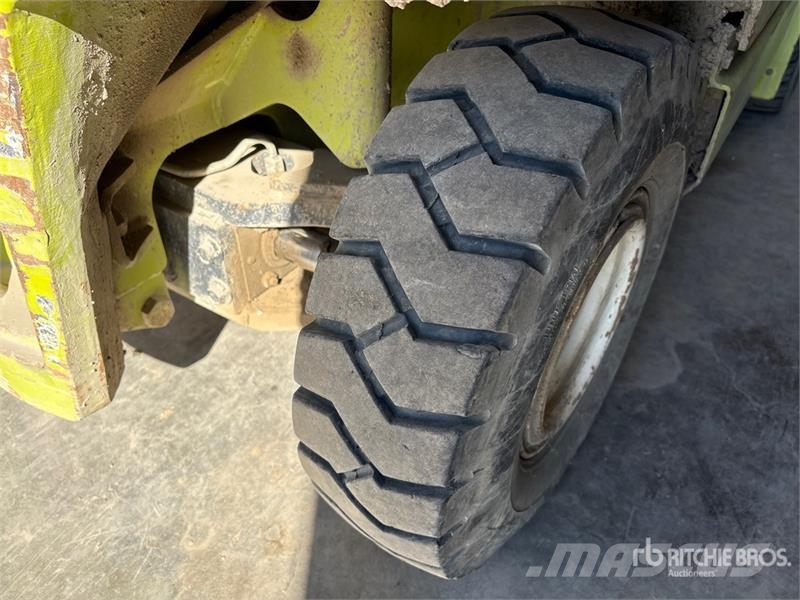 Clark GPX20E 3325 lb Pneumatic Tire Forklift Інше