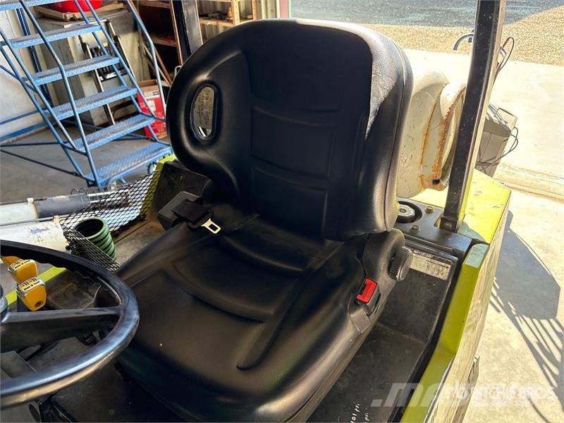 Clark GPX20E 3325 lb Pneumatic Tire Forklift Інше