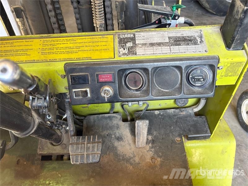 Clark GPX20E 3325 lb Pneumatic Tire Forklift Інше