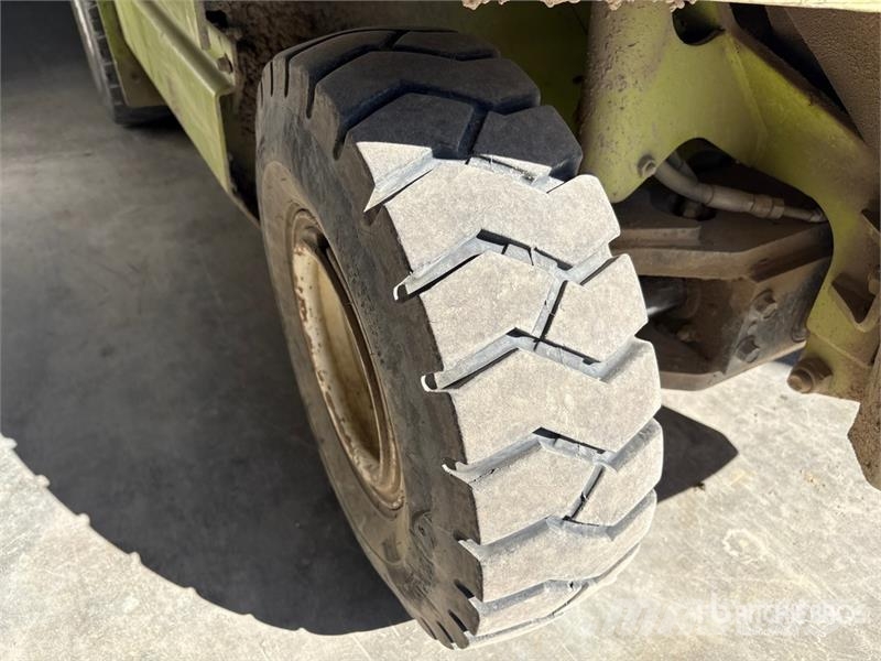 Clark GPX20E 3325 lb Pneumatic Tire Forklift Інше