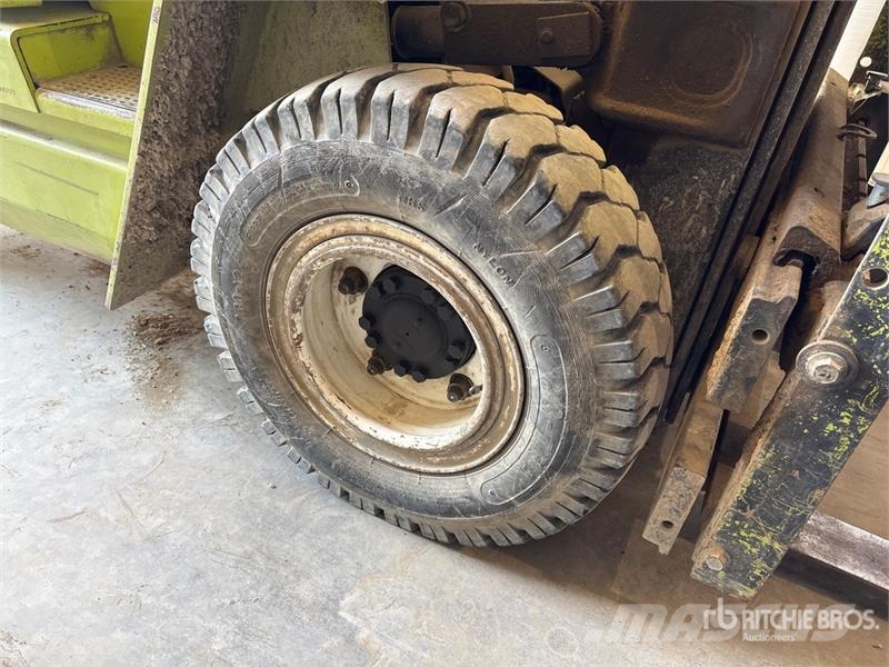 Clark GPX20E 3325 lb Pneumatic Tire Forklift Інше
