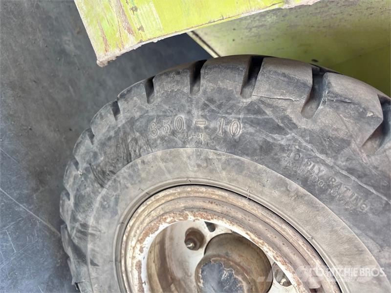 Clark GPX20E 3325 lb Pneumatic Tire Forklift Інше