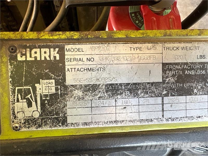 Clark GPX20E 3325 lb Pneumatic Tire Forklift Інше