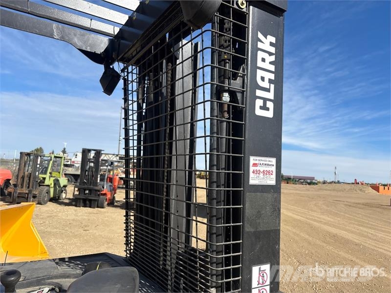 Clark NPR20 4000 lb Reach Truck (Inoperable) Carretillas retráctiles
