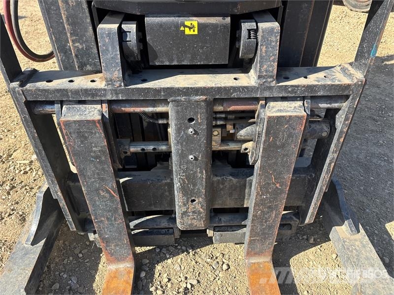 Clark NPR20 4000 lb Reach Truck (Inoperable) Carretillas retráctiles