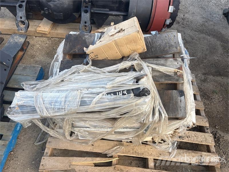 Clark of (2) Clark BD 71000 Planetary Axles (Unused) Muut