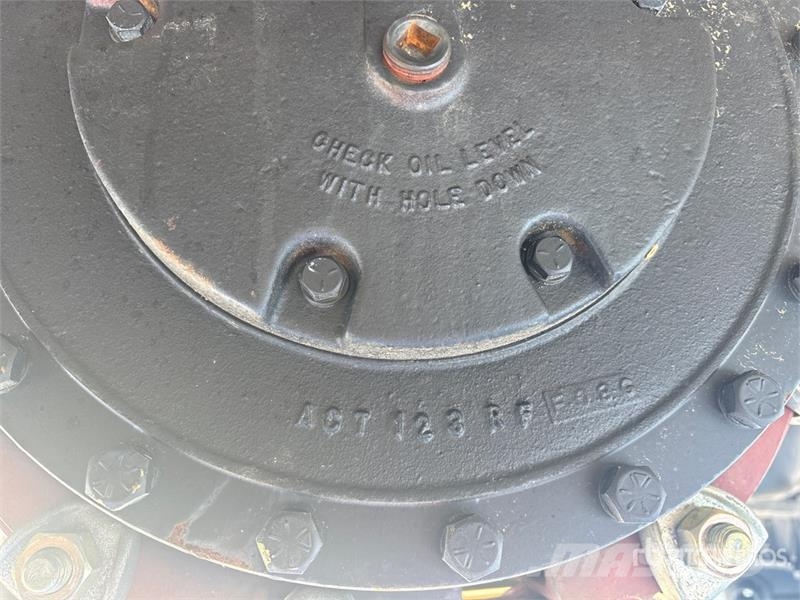 Clark of (2) Clark BD 71000 Planetary Axles (Unused) Muut