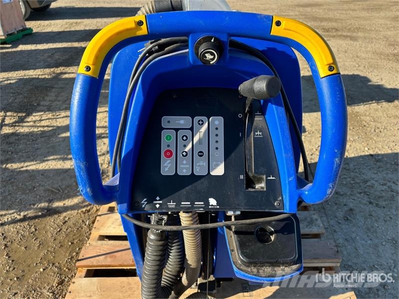 Clarke Walk-Behind Floor Scrubber Autre remorque agricole