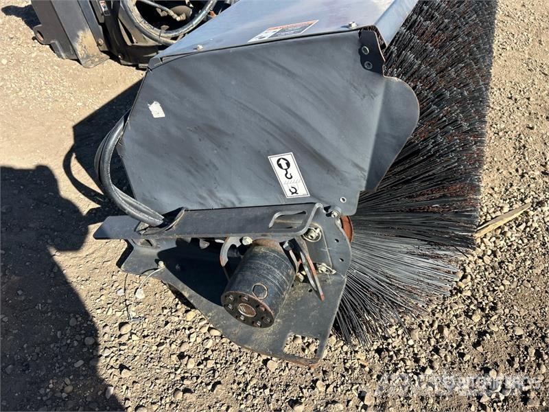 CNH 108 in Q/C Wheel Loader Broom - Fits Case 621G مكونات أخرى