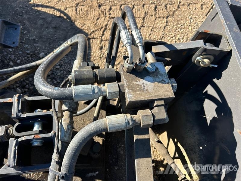CNH 108 in Q/C Wheel Loader Broom - Fits Case 621G مكونات أخرى