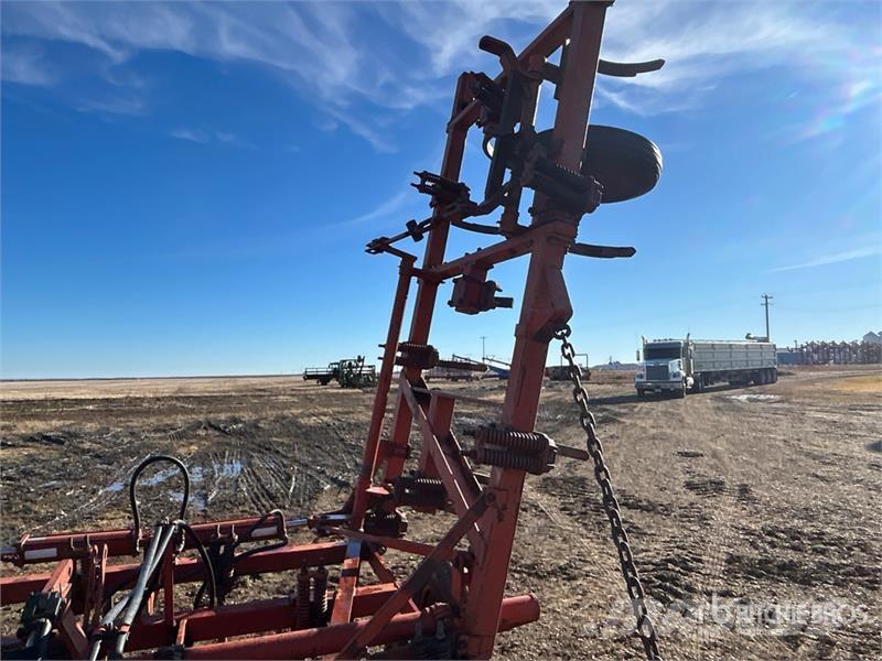  Co-op Implements 203 36 ft Chisel Plow المحراث الحفار