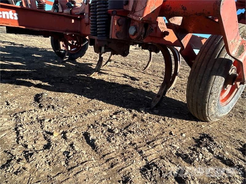  Co-op Implements 203 36 ft Chisel Plow المحراث الحفار