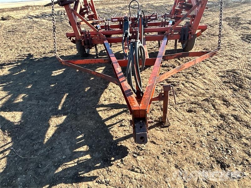  Co-op Implements 203 36 ft Chisel Plow المحراث الحفار