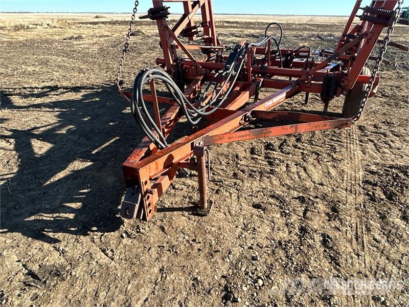  Co-op Implements 203 36 ft Chisel Plow المحراث الحفار