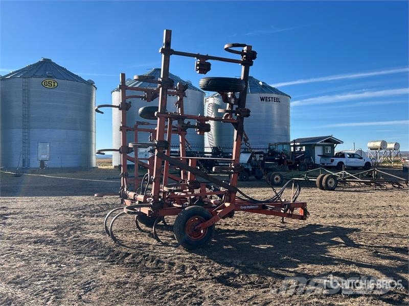  Co-op Implements 203 36 ft Chisel Plow المحراث الحفار
