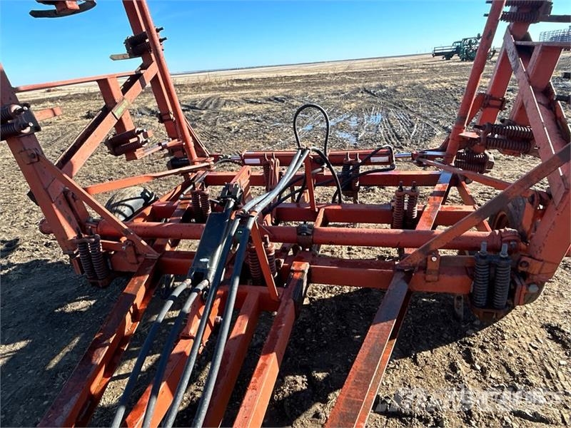 Co-op Implements 203 36 ft Chisel Plow المحراث الحفار